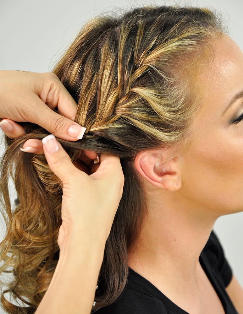 HOW-TO: Maria Menounos' Grecian Goddess Braids