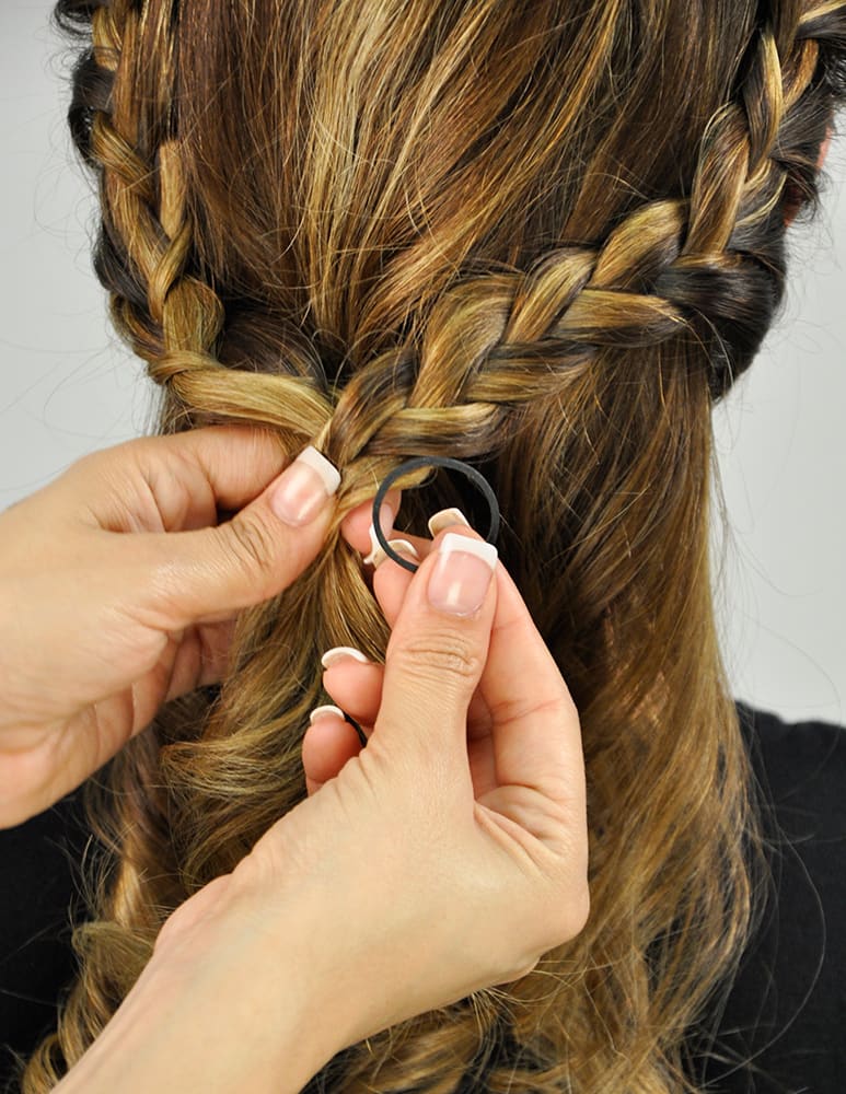 HOW-TO: Maria Menounos' Grecian Goddess Braids