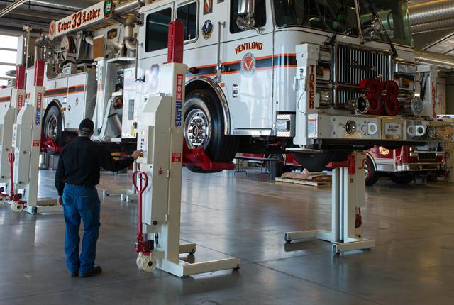7 Steps to Safely Lifting Heavy-Duty Work Vehicles