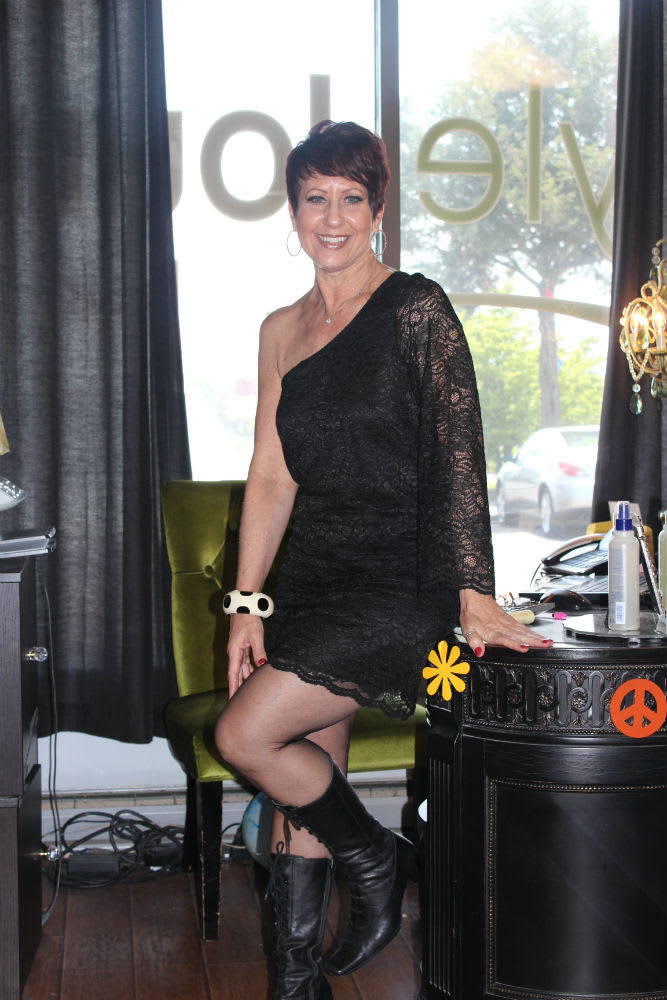 Salon Honors Sassoon with 1960s Theme Day