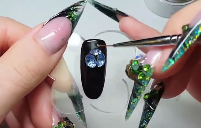 How to Make a Swarovski Cluster on a Gel Nail