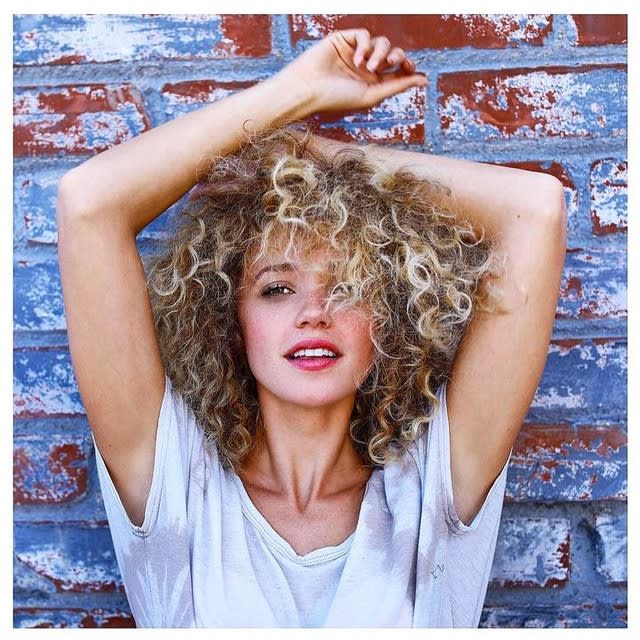 HOW-TO: "Sunday Vibe" Soft Curls by Anh Co Tran