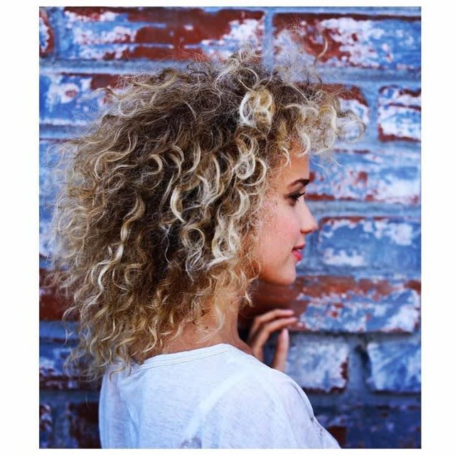 HOW-TO: "Sunday Vibe" Soft Curls by Anh Co Tran
