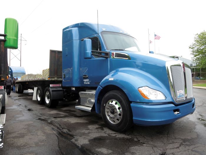 Kenworth T680 Shows off Lightweight Specs