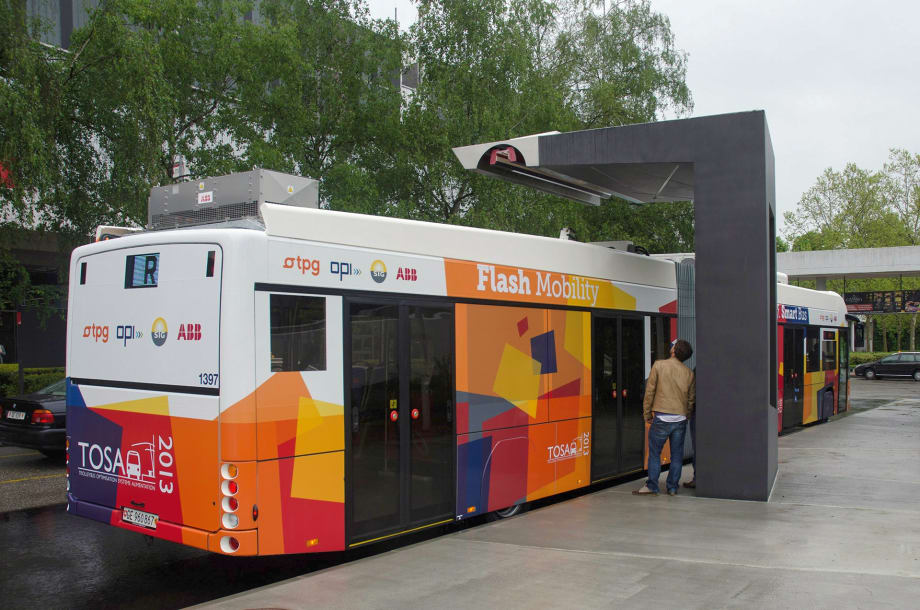 Swiss electric bus charges in 15 seconds