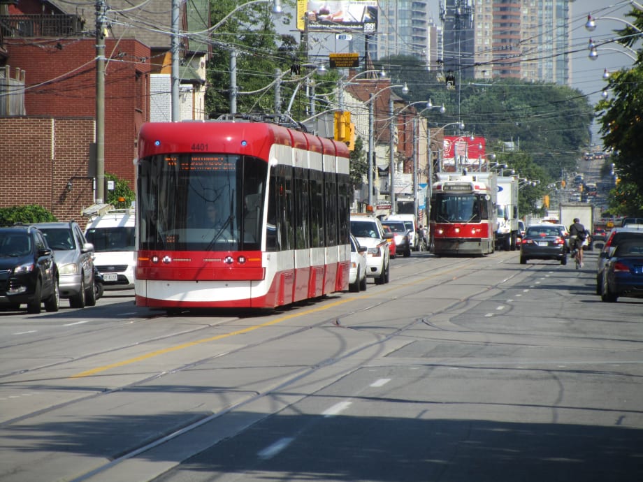 Toronto Transit debuts longer streetcars