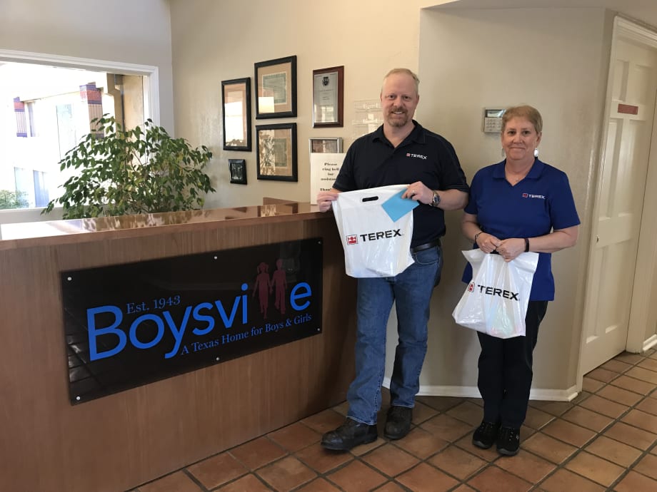 Terex Sales Meeting Includes Community Service