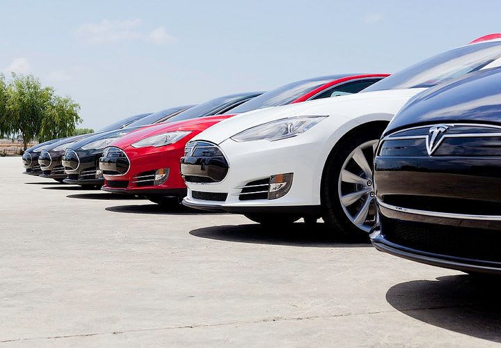 Tesla Starts Leasing Unit for Businesses