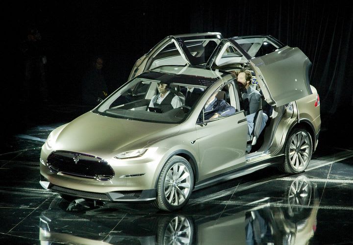 Tesla Delays Model X Luxury SUV