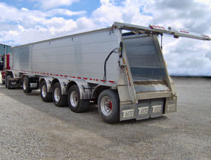 Titan Live Floor Trailer Adds 2,000 Pounds Capacity