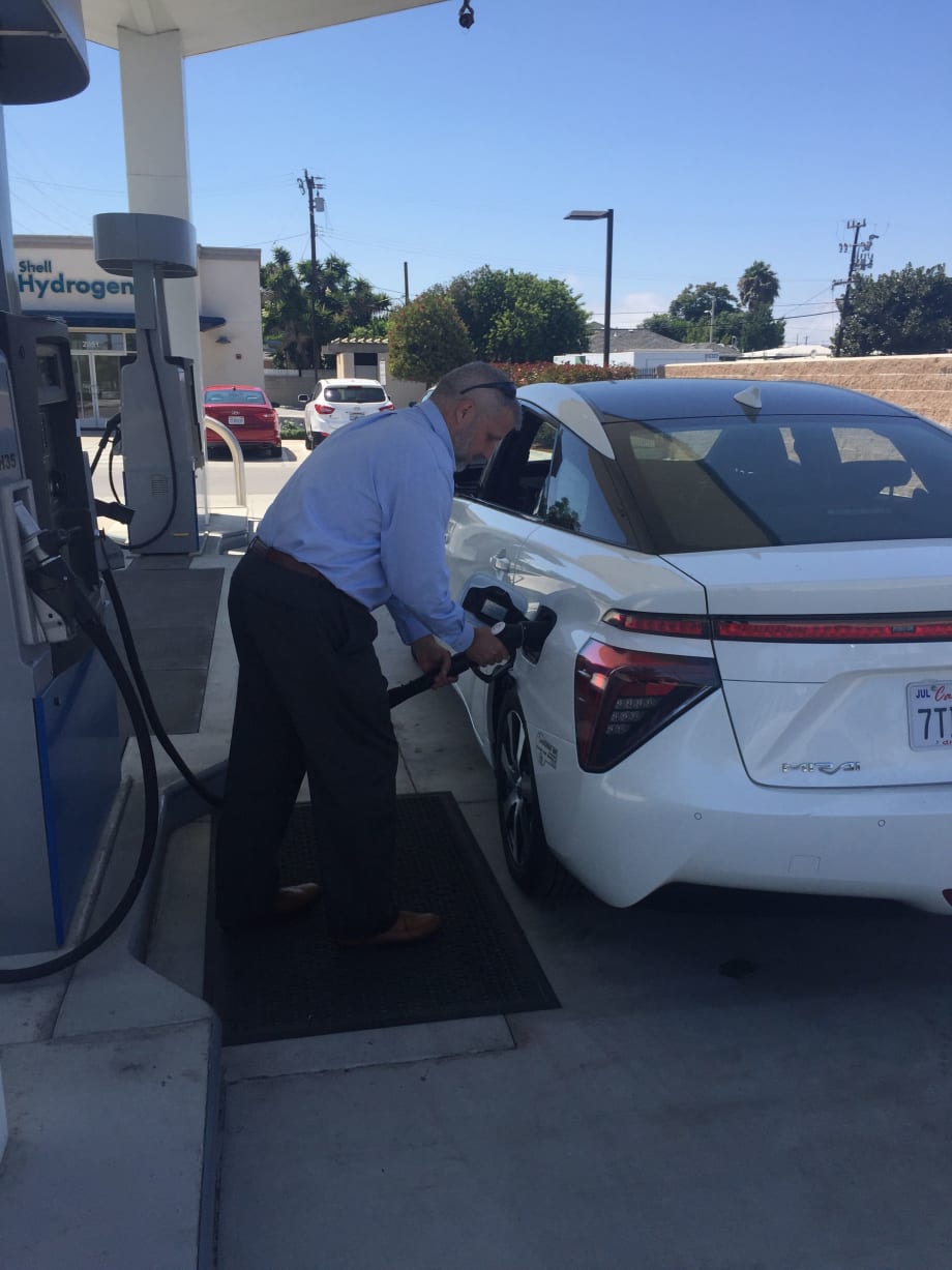 Hydrogen Fueling Network: How Many Stations for Critical Mass?