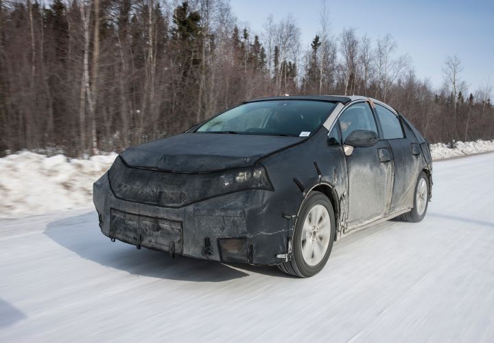Toyota Unveils 300-Mile Hydro Fuel Cell Car