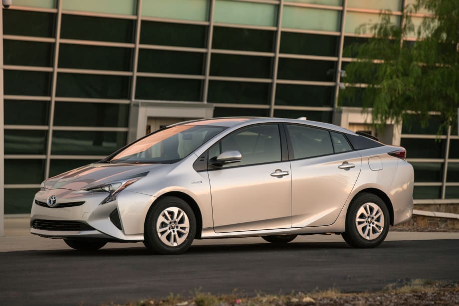Toyota Adds Lower-Priced Base Prius