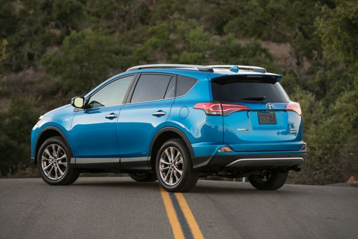 2017 Toyota RAV4 Adds Standard Safety Package
