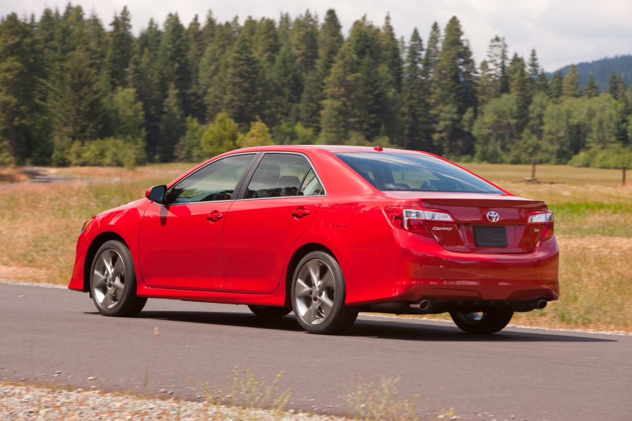 Toyota Recalls Camry, Avalon for Steering