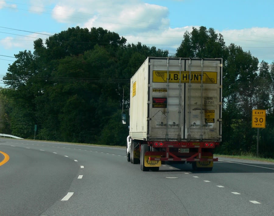 AAA Report Underscores Benefits of High-Tech Truck Safety Advances