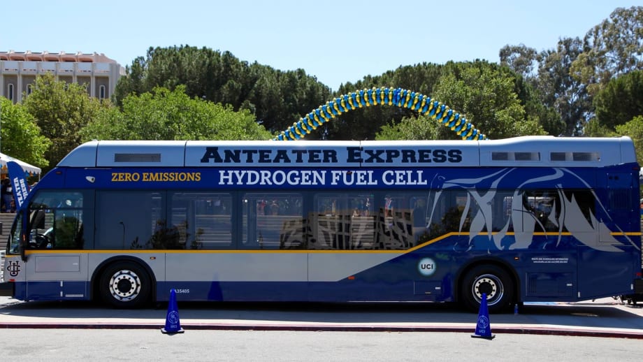 UC Irvine debuts zero-emission fuel cell bus powered by Ballard