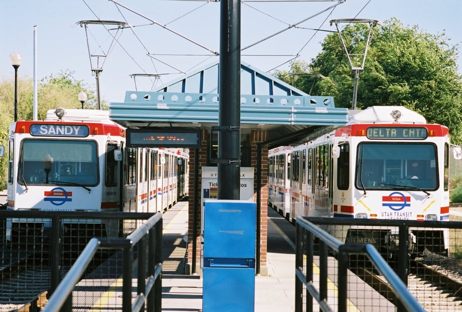 Utah Transit proposes fines for distracted behavior near rail crossings
