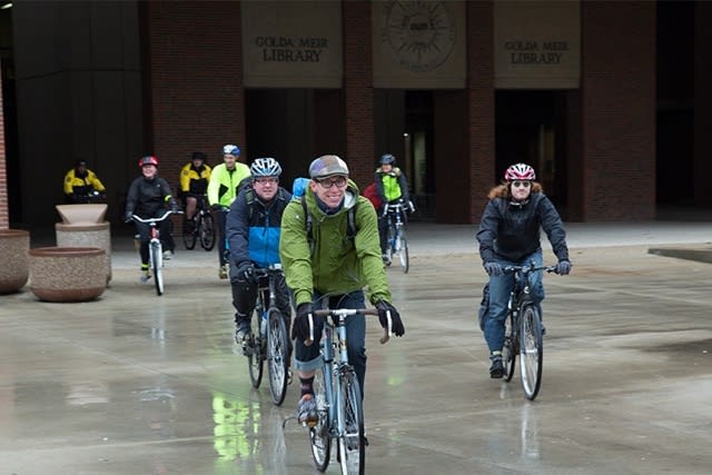 UW-Milwaukee gets top bike-friendly campus ranking