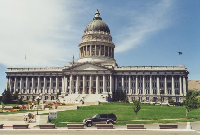 Utah lawmaker aims again for school bus ads