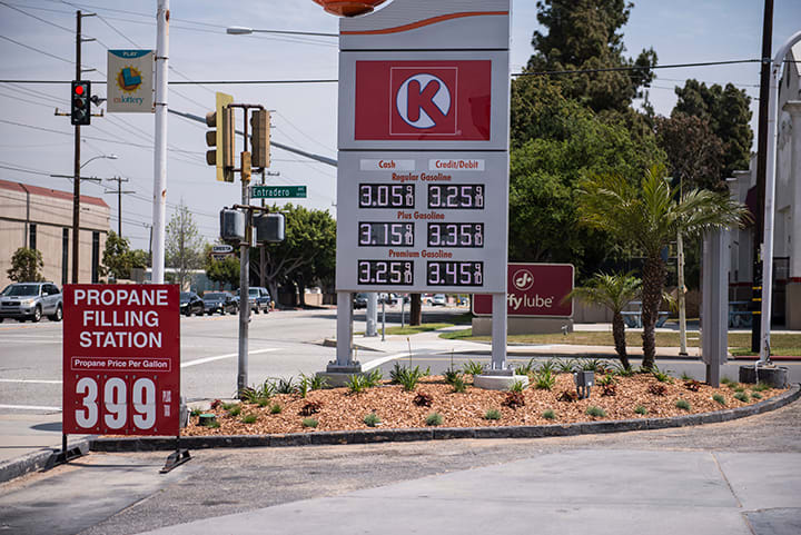 Gasoline Inches Higher to 2017 Peak
