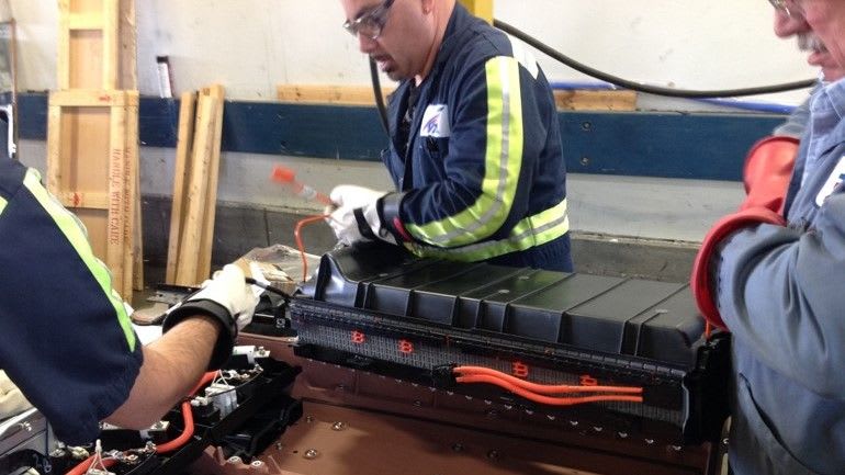 VTA restores hybrid bus batteries in-house for maintenance efficiency