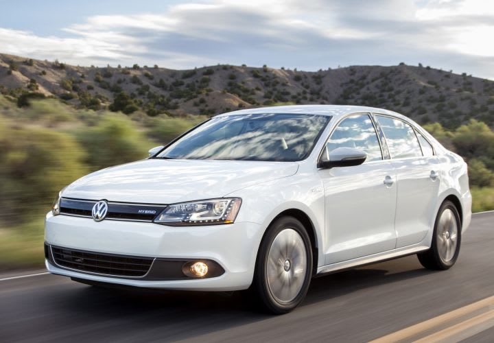 Volkswagen '13 Sales Fall 6.9%, Beetle Rises