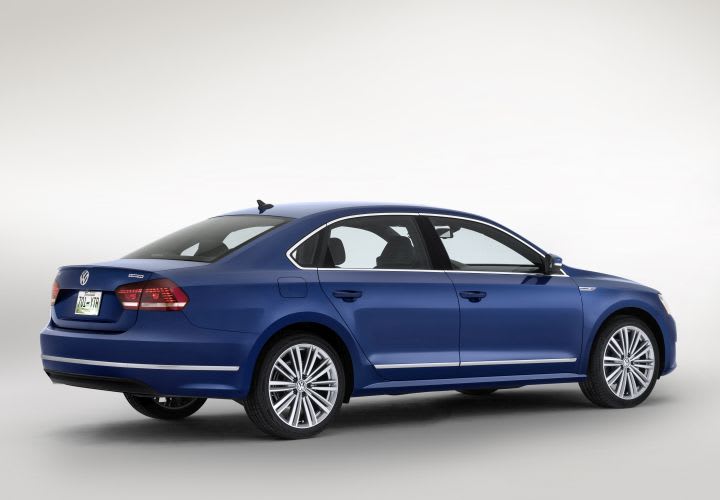 VW's Gasoline Mid-Size Sedan Gets 42 MPG