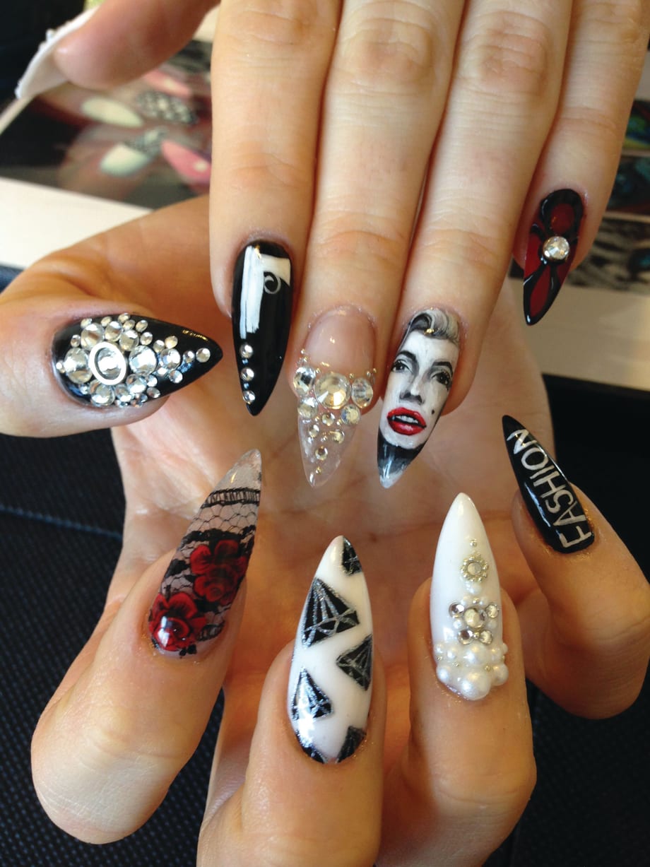 Cover Tech Contest 2015: The Masked Woman Wins