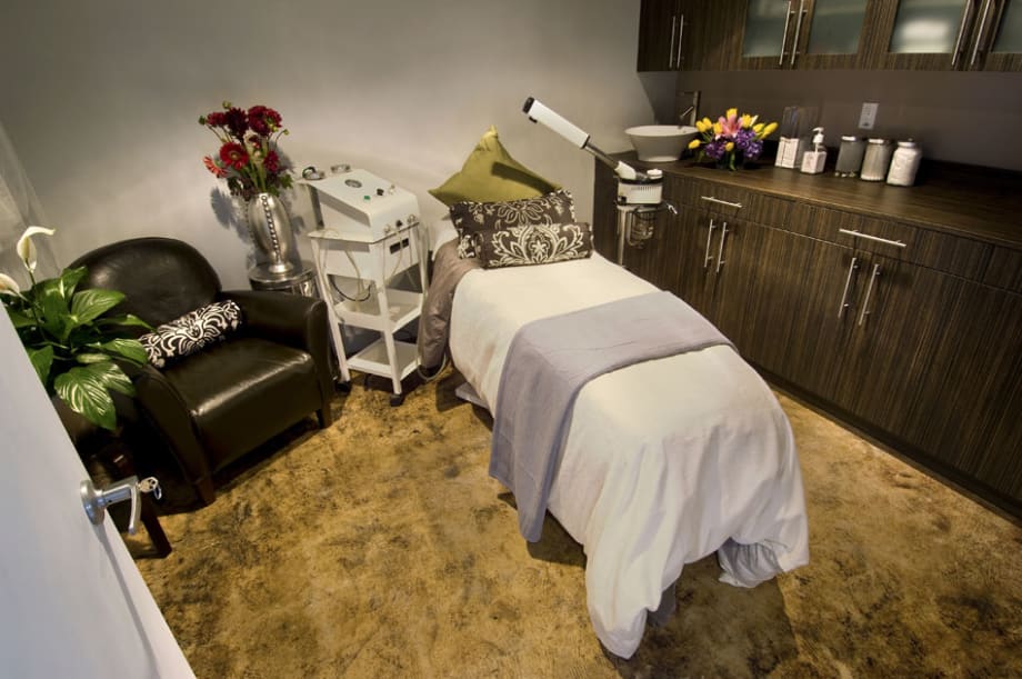 Victor Paul Salon
