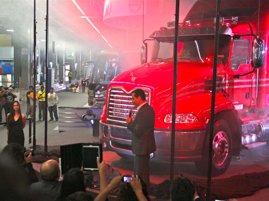 Volvo Rolls Out I-Shift, Mack Launches Vision, for Mexican Market