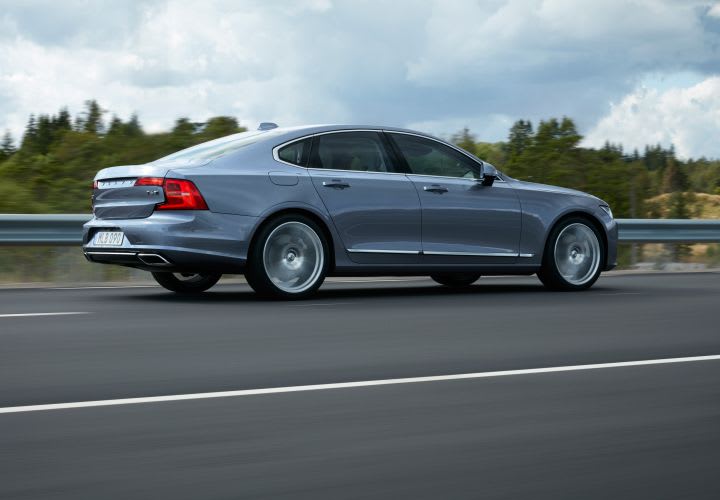 Volvo Shows 2017 S90 Sedan in Chicago