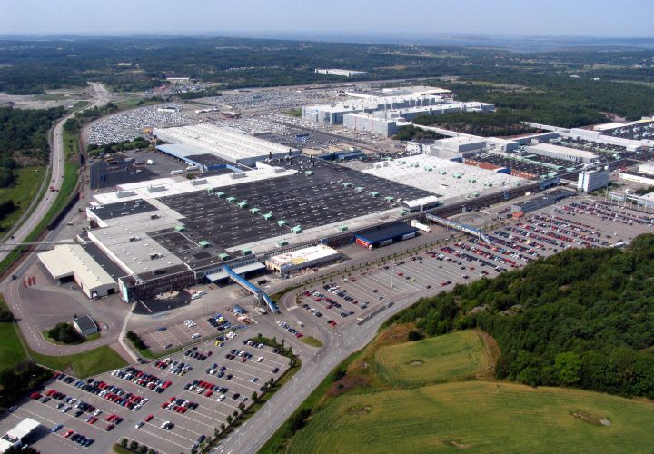 Volvo Adds Third Shift to Build XC90 SUV