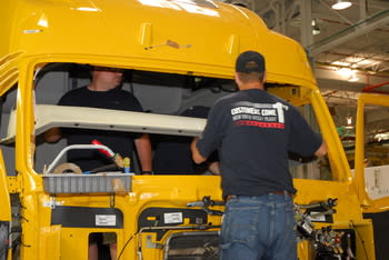 Volvo Trucks North America and UAW Agree on Five-Year Contract