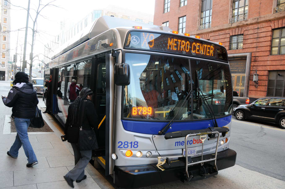 Study: Commuters go to great lengths to avoid sitting by strangers