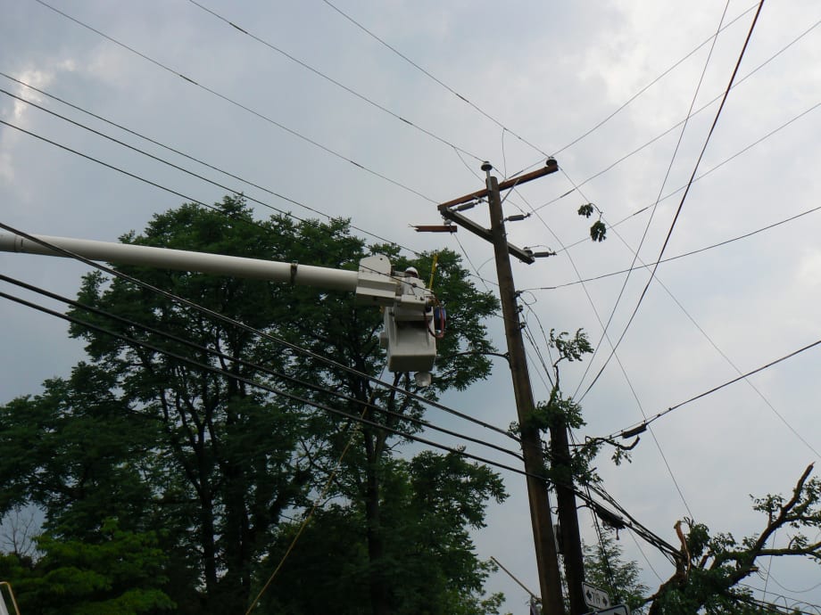 Lineman Dies After Bucket Truck Falls Over