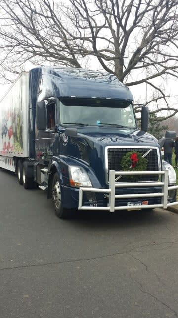 Omnitracs Honors Veterans with Wreaths