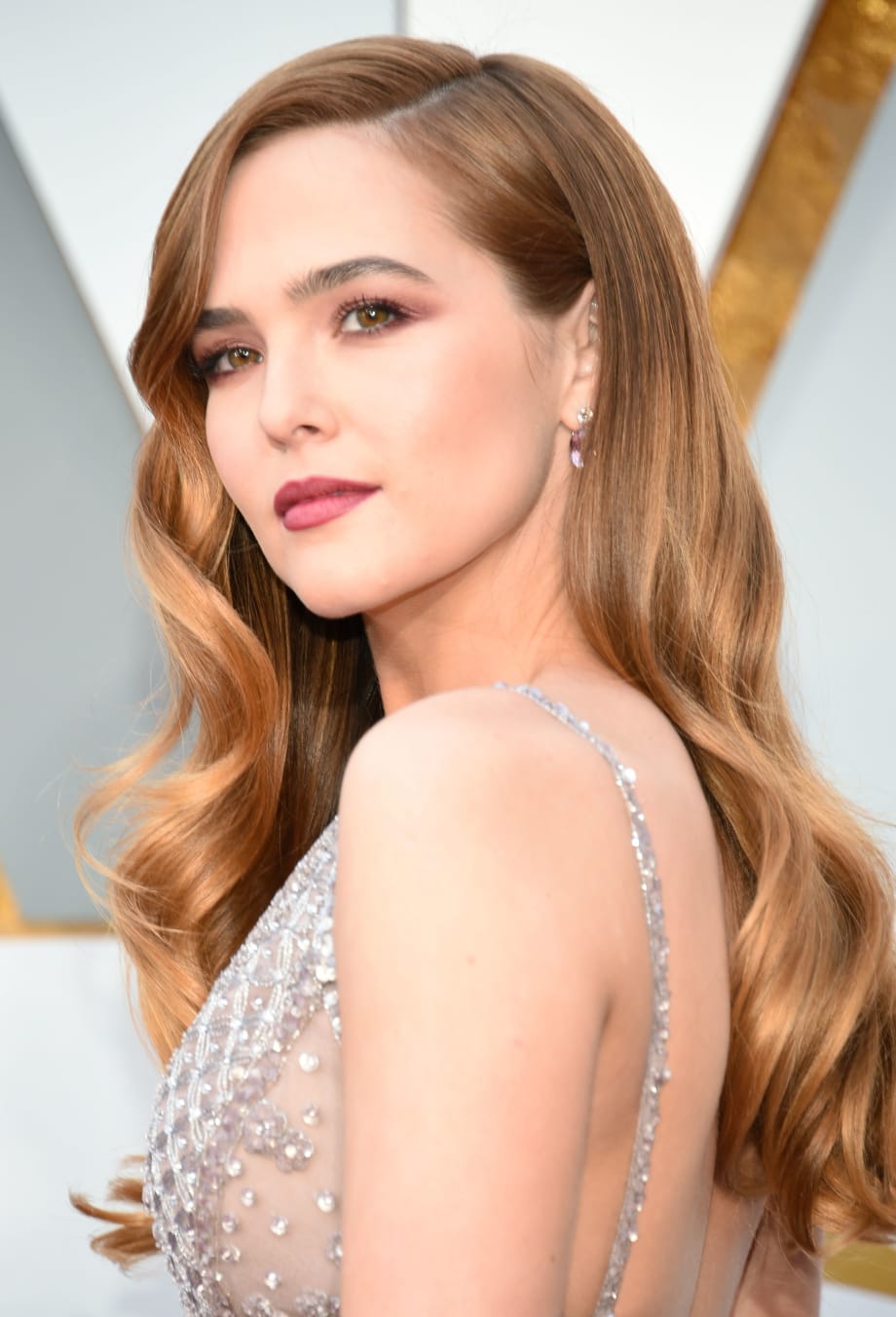 HOW-TO: Zoey Deutch's Oscars Red Carpet Look