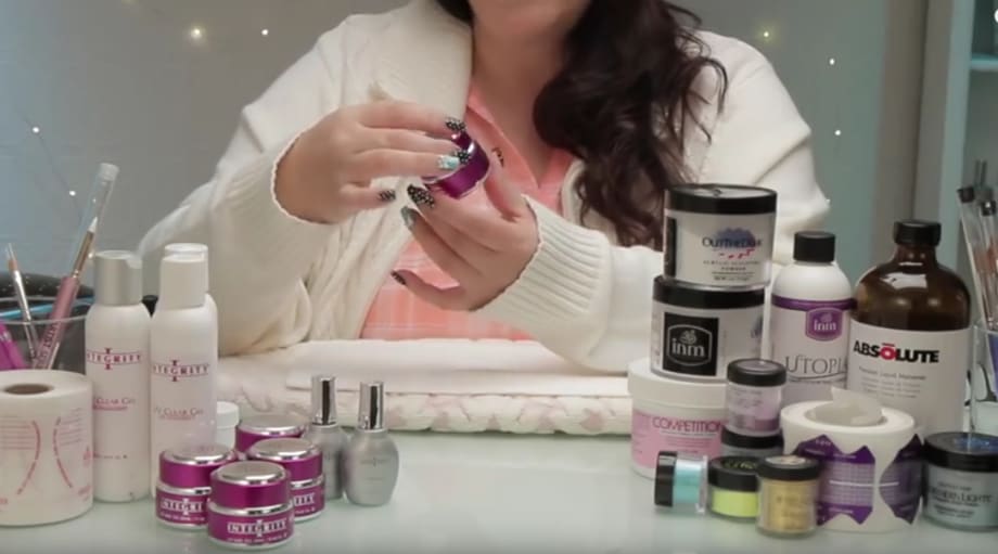 Acrylic vs. Gel Nails