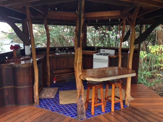 A Tour of the Paul Mitchell Awaphui Farm Kicks Off the Hawaii Seminar