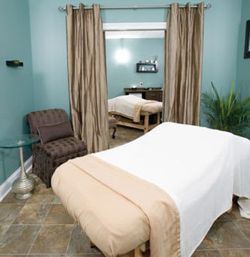 Salon of Distinction: Aqua at the Georgia Center Salon and Spa