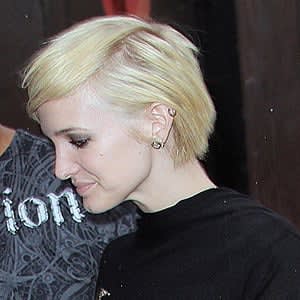 Ashlee Sighted In New York with Blonde Locks