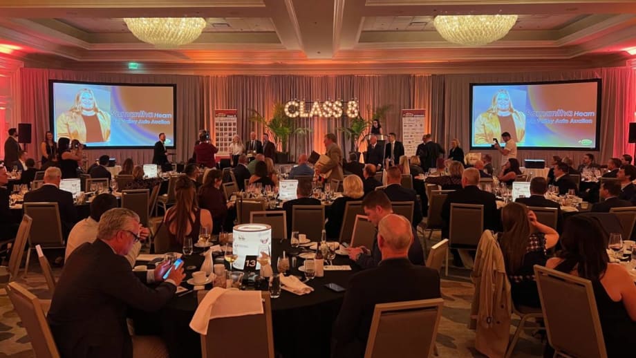 An awards gala scene.