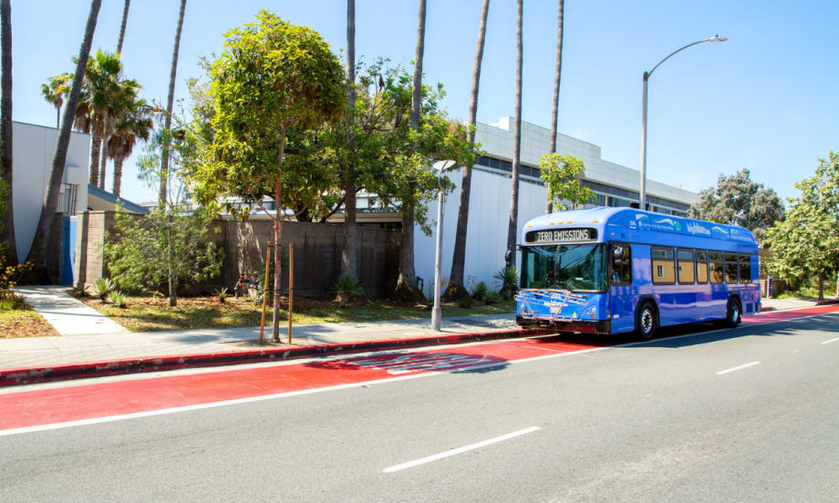 A Santa Monica, California, Big Blue Bus at a bus stop.