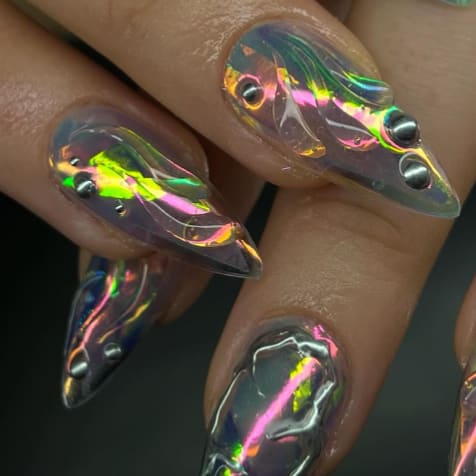 Winter 2023 Nail Trend Alert: Aurora Nails