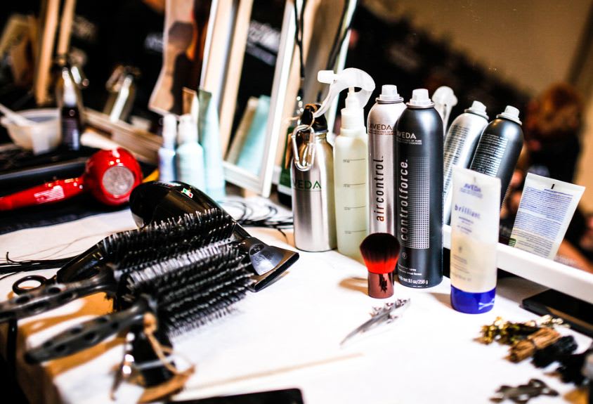 HOW-TO: The Elegant V-Shaped Ponytail by Antoinette Beenders