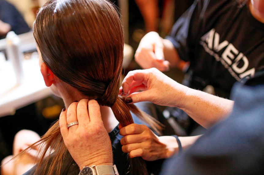 HOW-TO: The Elegant V-Shaped Ponytail by Antoinette Beenders