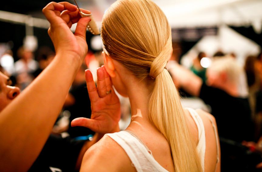HOW-TO: The Elegant V-Shaped Ponytail by Antoinette Beenders