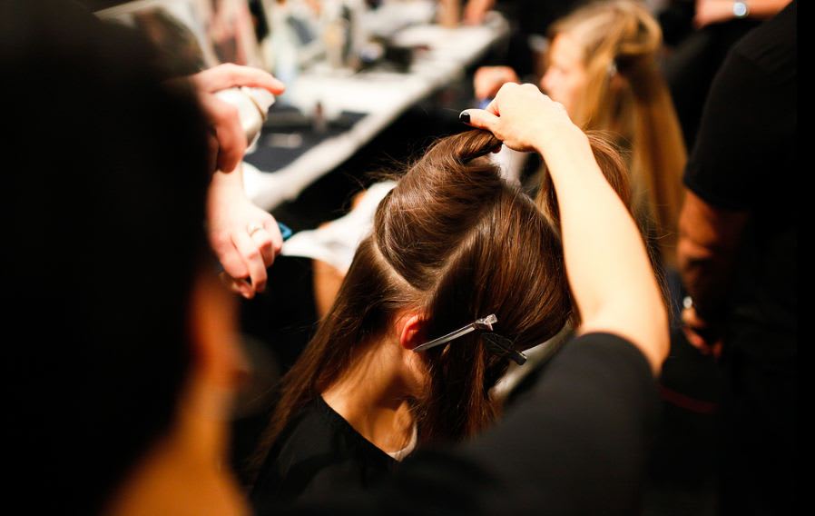 HOW-TO: The Elegant V-Shaped Ponytail by Antoinette Beenders