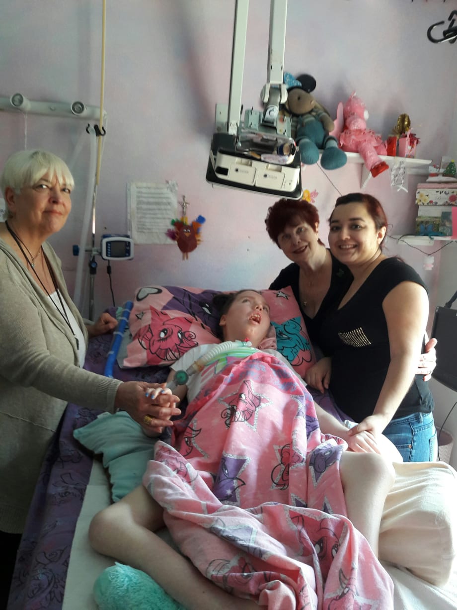 Beauty Bus Continues to Provide Beauty and Grooming Services to Patients and Caregivers